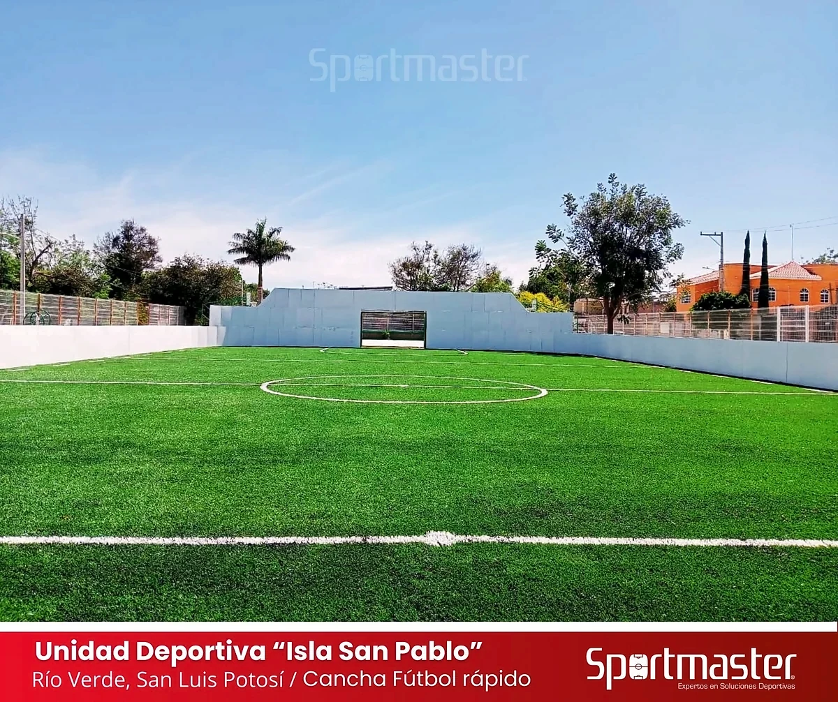 Cancha de fútbol rápido con pasto sintético en Unidad Deportiva Isla San Pablo, Río Verde