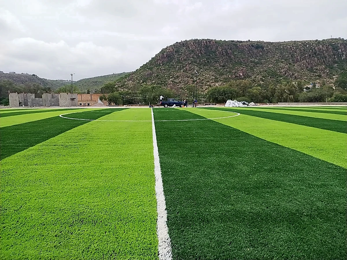 Cancha de fútbol soccer con pasto sintético en Cancha Escalerillas, San Luis Potosí