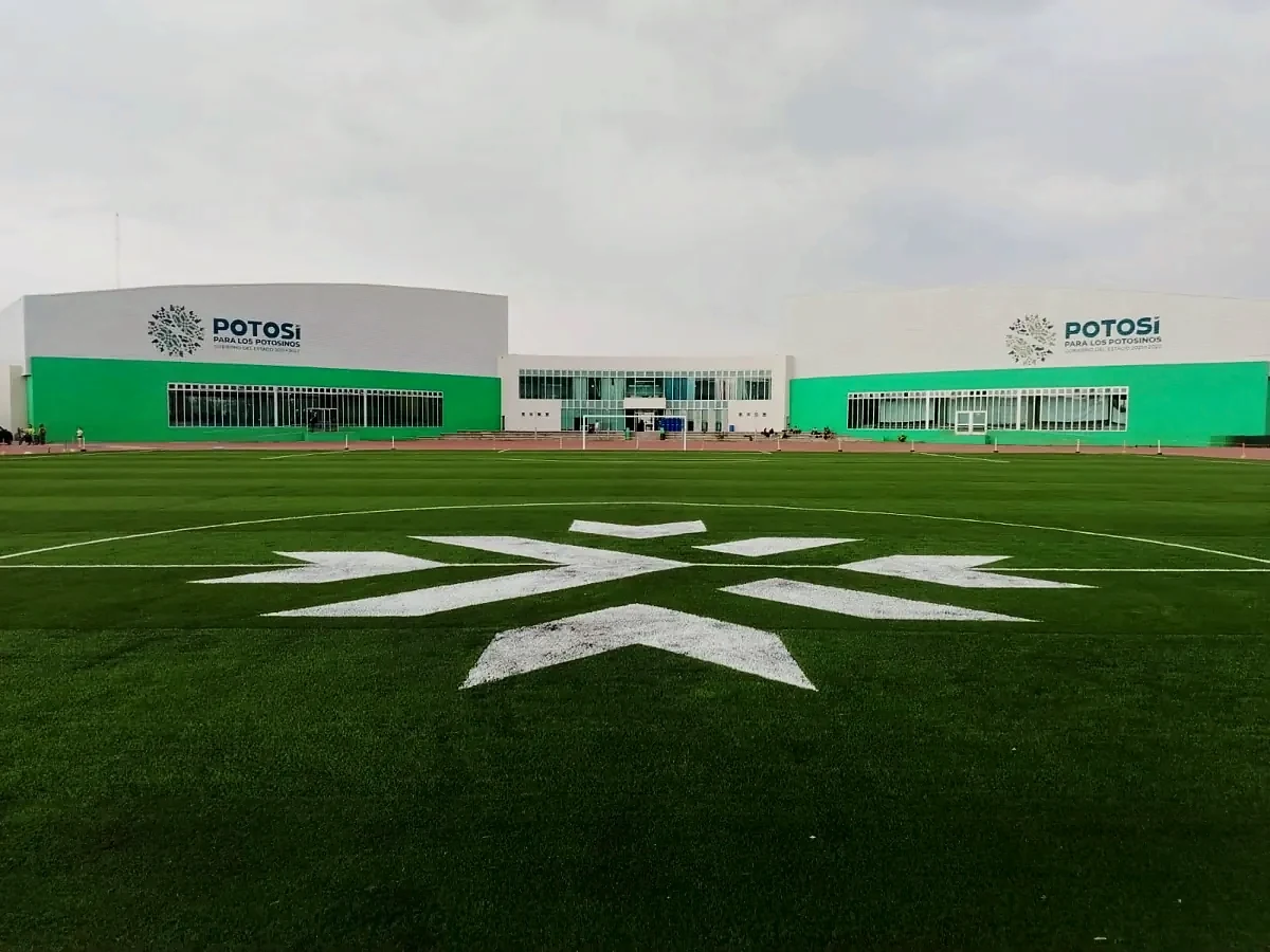 Cancha de soccer en el Estadio Plan de San Luis, S.L.P.