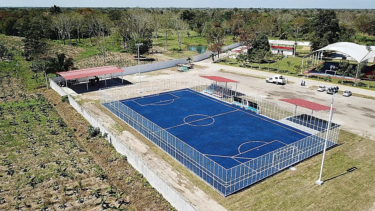 Cancha de fútbol 7 con pasto sintético en Area Recreativa Unidad y Compromiso, Villahermosa, Tabasco