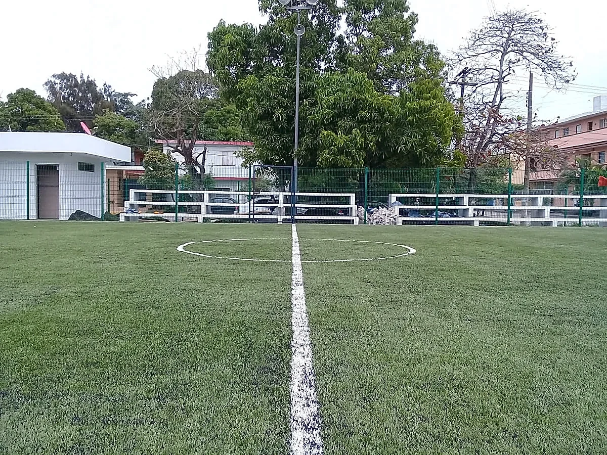 Cancha de fútbol 5 con pasto sintético en Unidad Deportiva Benito Juárez, Ciudad Madero