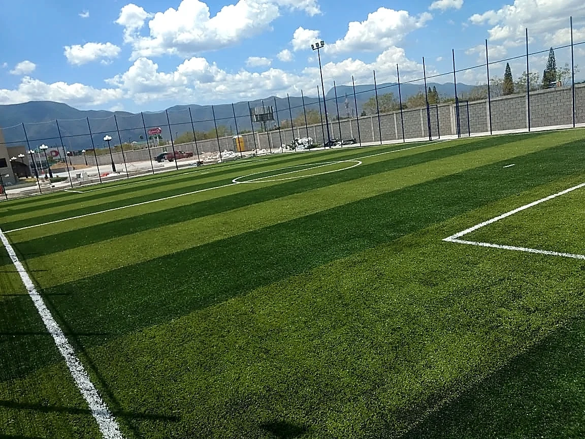 Cancha de fútbol 7 con pasto sintético en ICEST Victoria, Ciudad Victoria