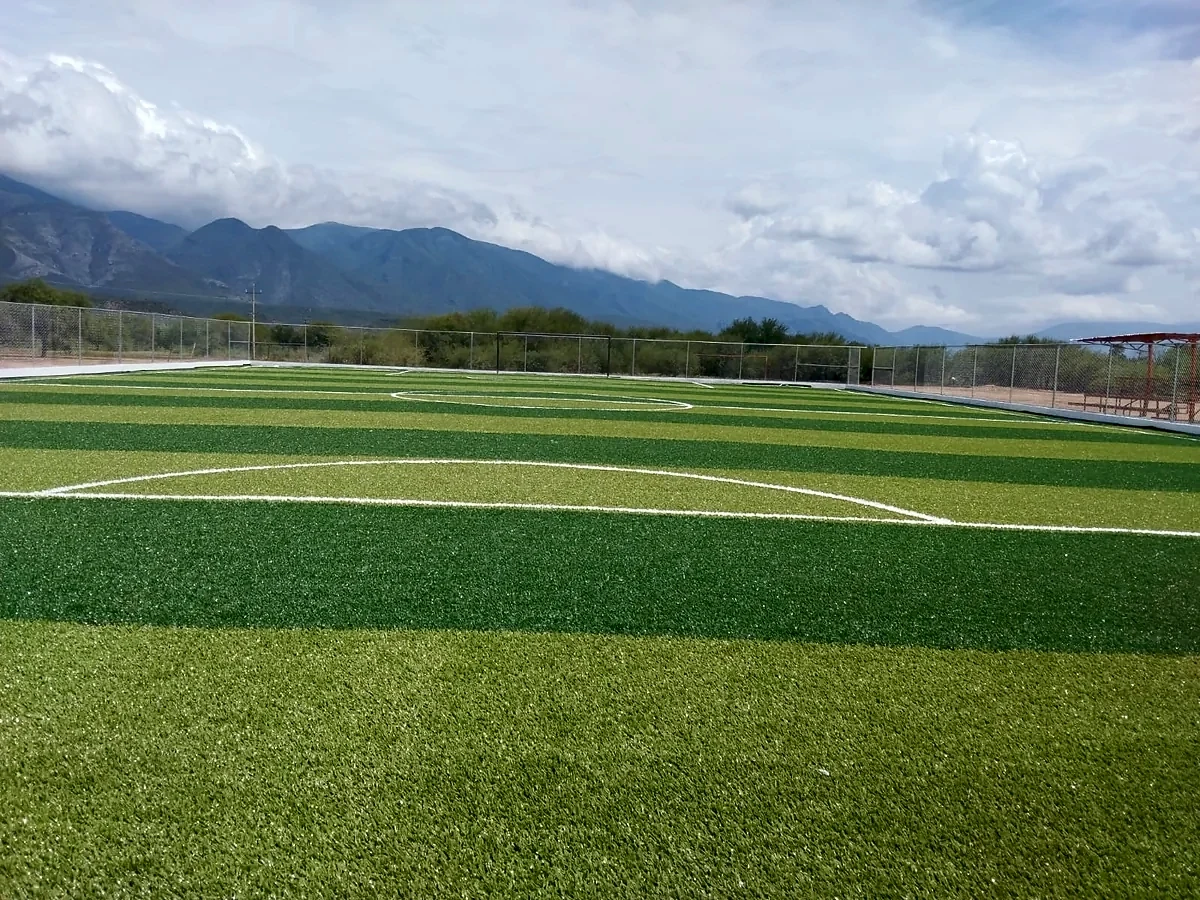 Cancha de fútbol 7 con pasto sintético en Jaumave, Tamaulipas