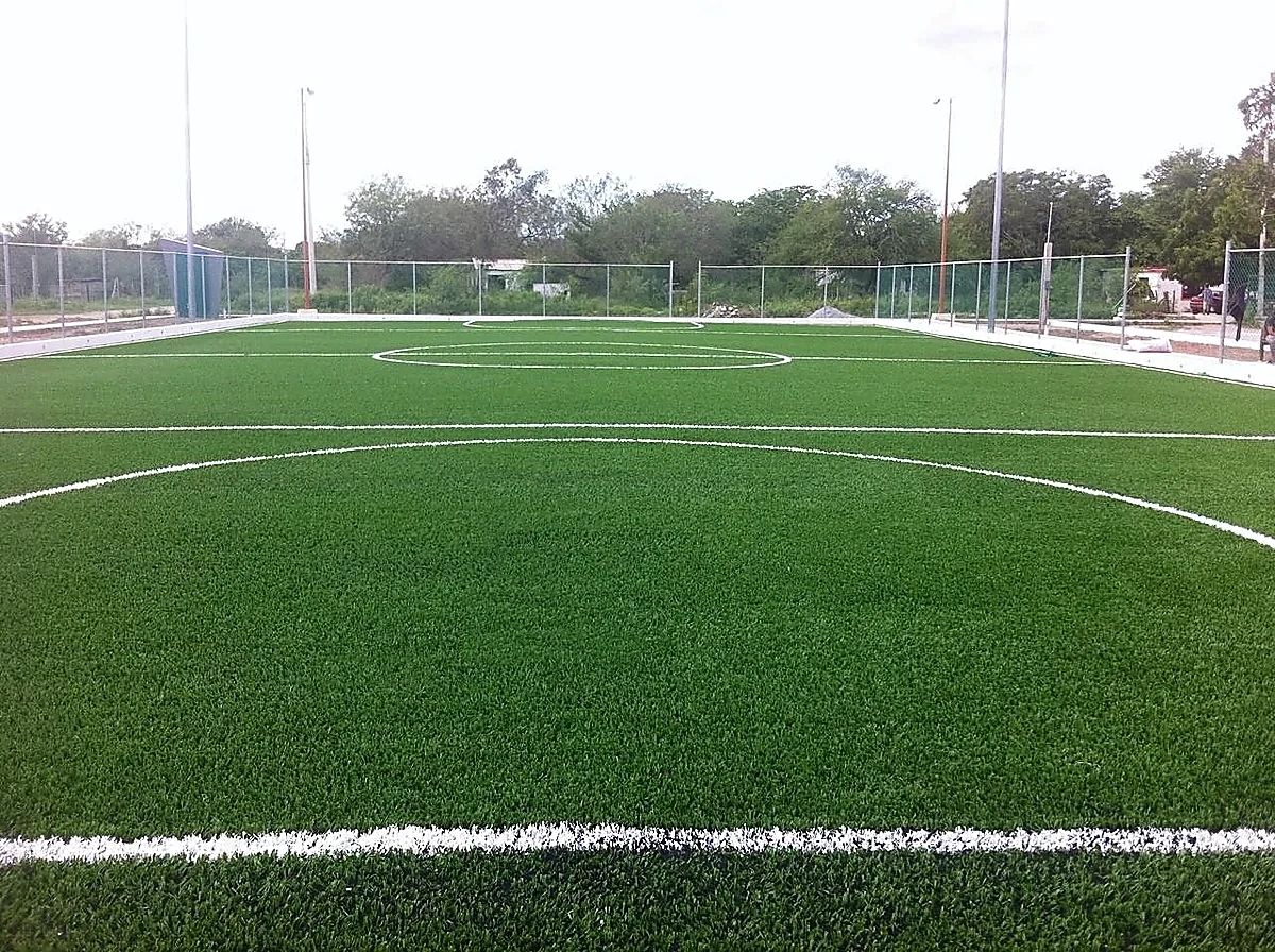 Cancha de fútbol 7 con pasto sintético en Unidad Deportiva el Tamul de la Rivereña, San Fernando