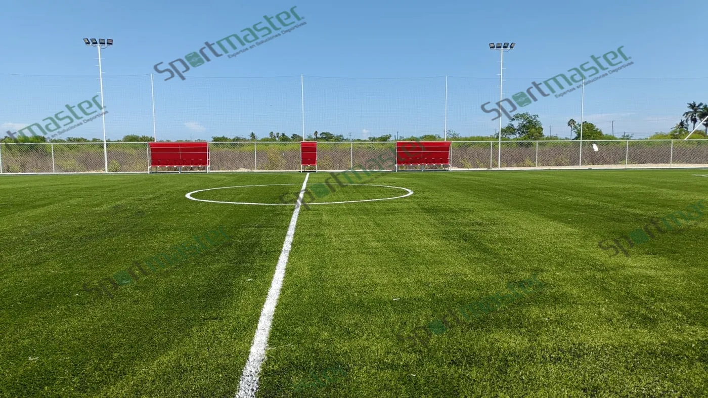 Cancha de fútbol 7 con pasto sintético y accesorios en UTMART, La Pesca, Soto La Marina, Tamaulipas