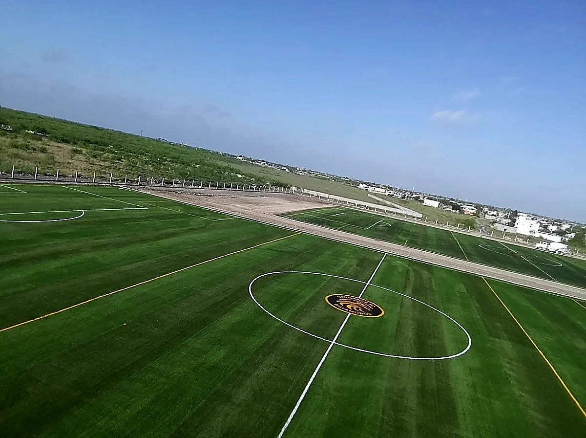 Cancha de fútbol soccer con pasto sintético en Gavilanes, Matamoros