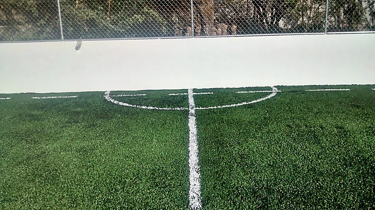 Cancha de fútbol 7 con pasto sintético en Campo Deportivo Papalota, Papalotla, Tlaxcala: otra vista de la cancha de fútbol 7