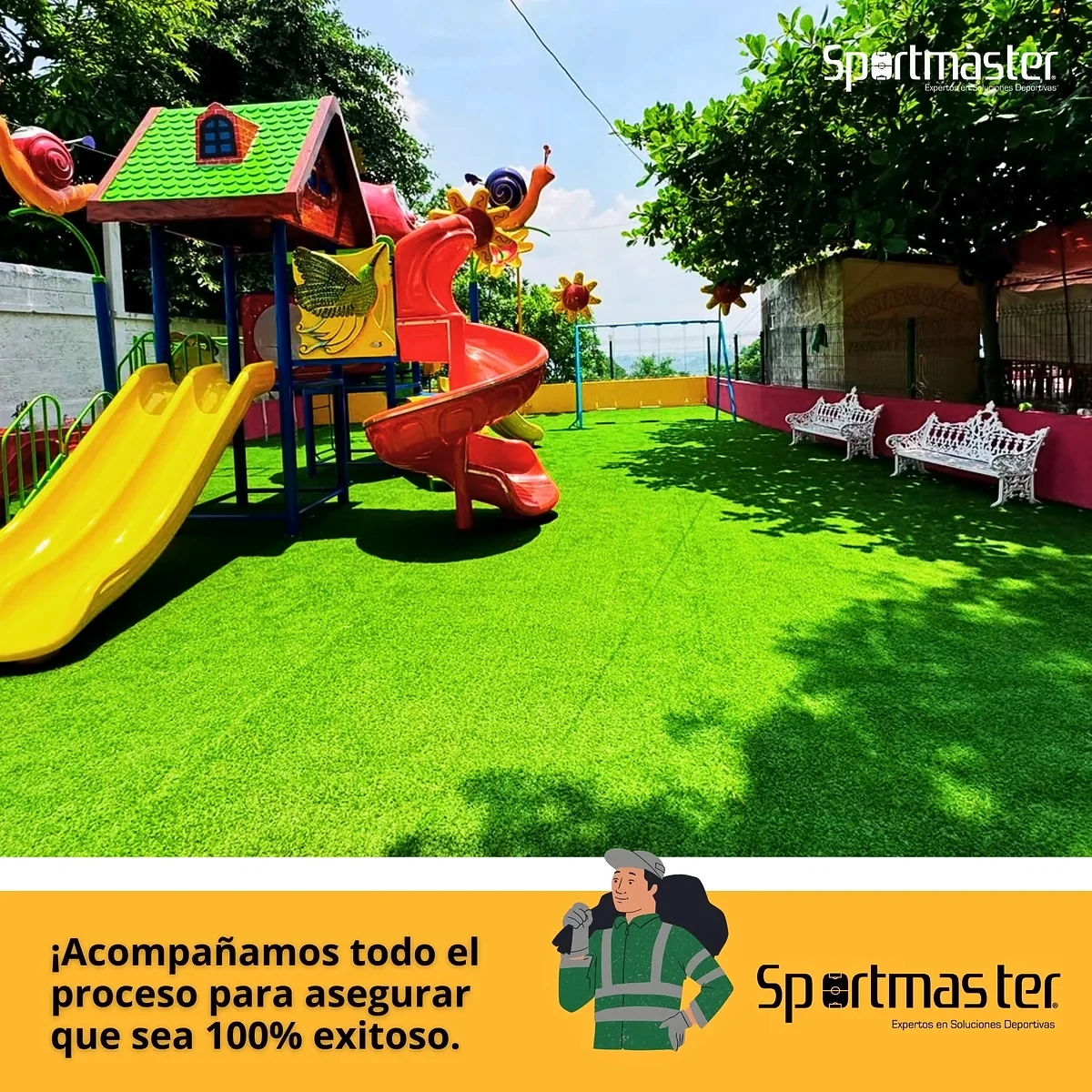 Detalle del pasto sintético del área verde con pasto sintético en Ozuluama, Veracruz