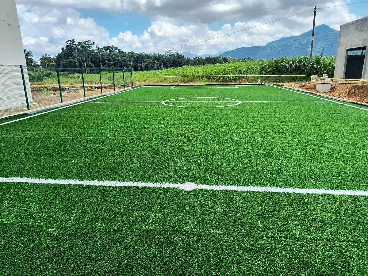 Cancha de fútbol 5 con pasto sintético en Fortin