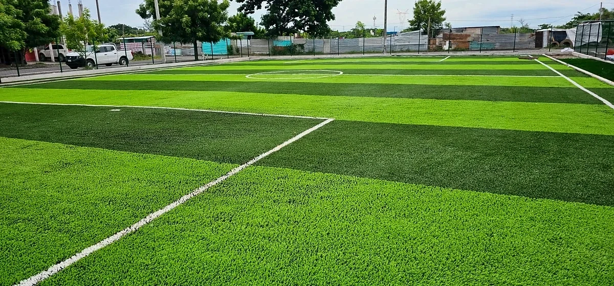 Cancha de fútbol 5 con pasto sintético en Veracruz, Veracruz: otra vista de la cancha