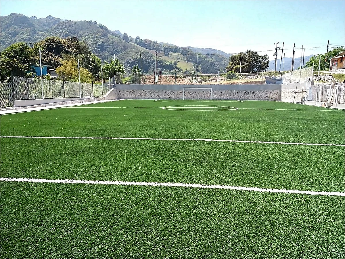 Cancha de fútbol 7 con pasto sintético en Unidad Deportiva Apatlahuac, Veracruz