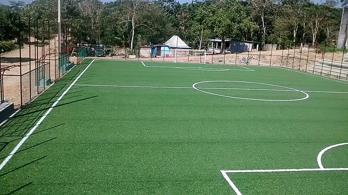 Cancha de fútbol 7 con pasto sintético en Unidad Deportiva Morelos, Jesús Carranza