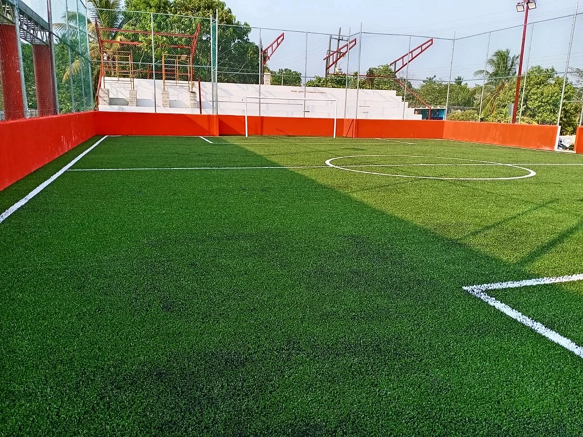 Cancha de fútbol rápido con pasto sintético en Cancha Localidad Tlalcuilolapan, Veracruz: pasto sintético deportivo recién cepillado