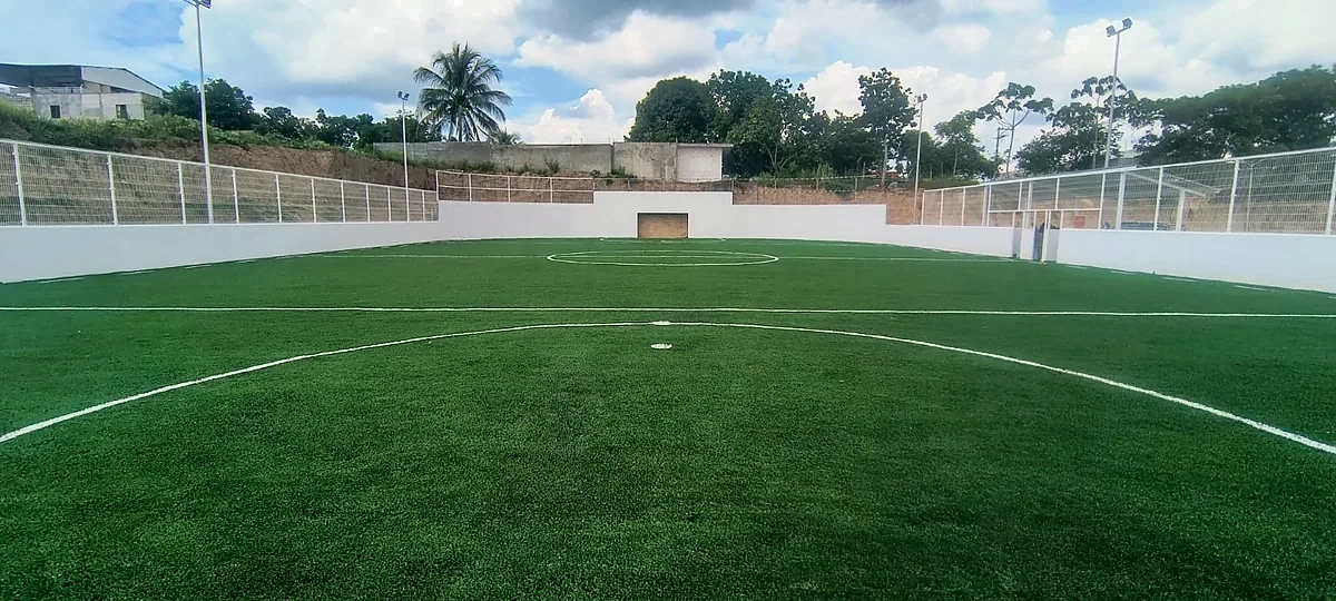 Cancha de fútbol rápido con pasto sintético en Mtz de la Torre, Martínez de la Torre