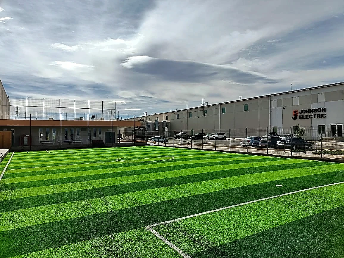 Cancha de fútbol 7 con pasto sintético en ACAT, Calera, Zacatecas: otra vista de la cancha de fútbol 7