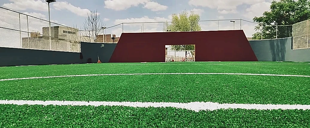 Cancha de fútbol rápido con pasto sintético en Guadalupe, Zacatecas: otra vista de la cancha